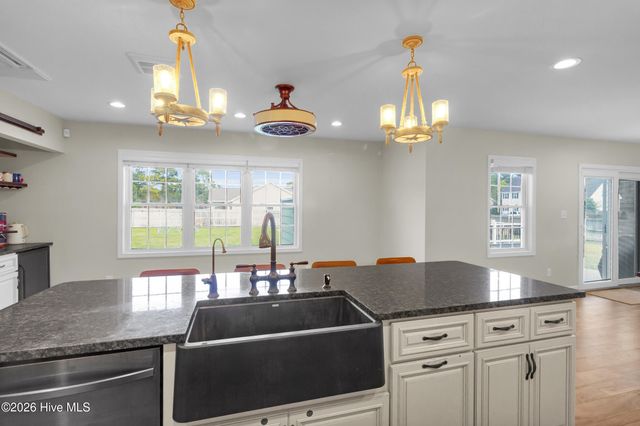 143 Tifton Circle, Cape Carteret, NC 28584