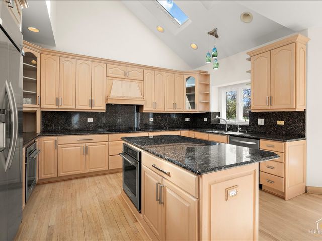 22898 N Foxtail Drive, Kildeer, IL 60047