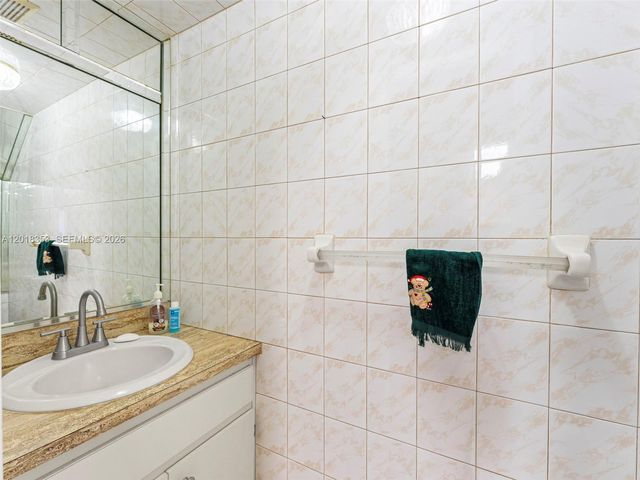 100 SW 110th Ave 142, Sweetwater, FL 33174