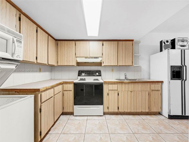 100 SW 110th Ave 142, Sweetwater, FL 33174