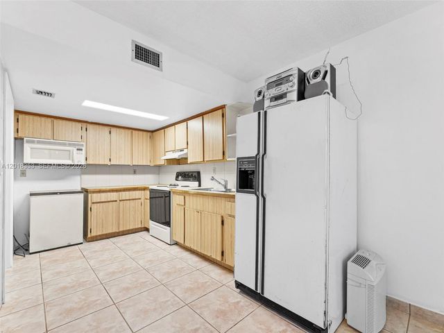100 SW 110th Ave 142, Sweetwater, FL 33174