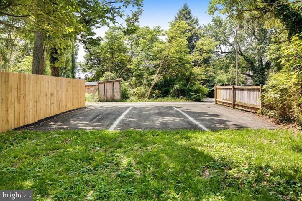 Image 18 of property listing at 118 W ALL SAINTS ST, Frederick, MD 21701