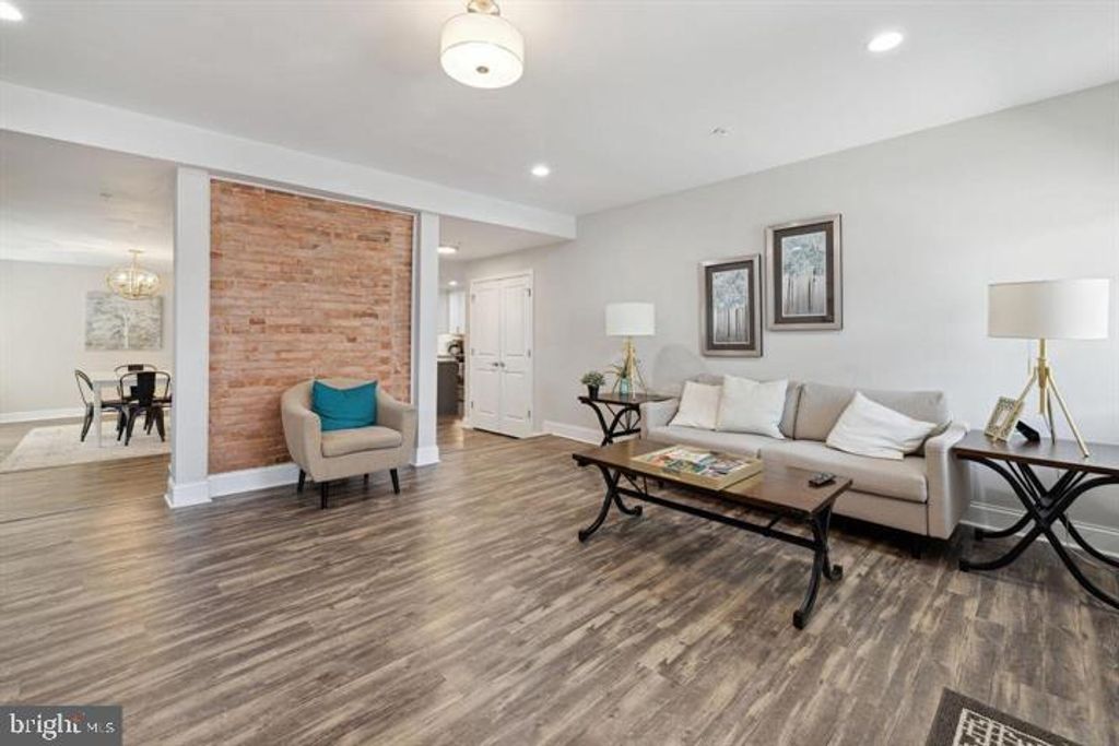 Image 3 of property listing at 118 W ALL SAINTS ST, Frederick, MD 21701