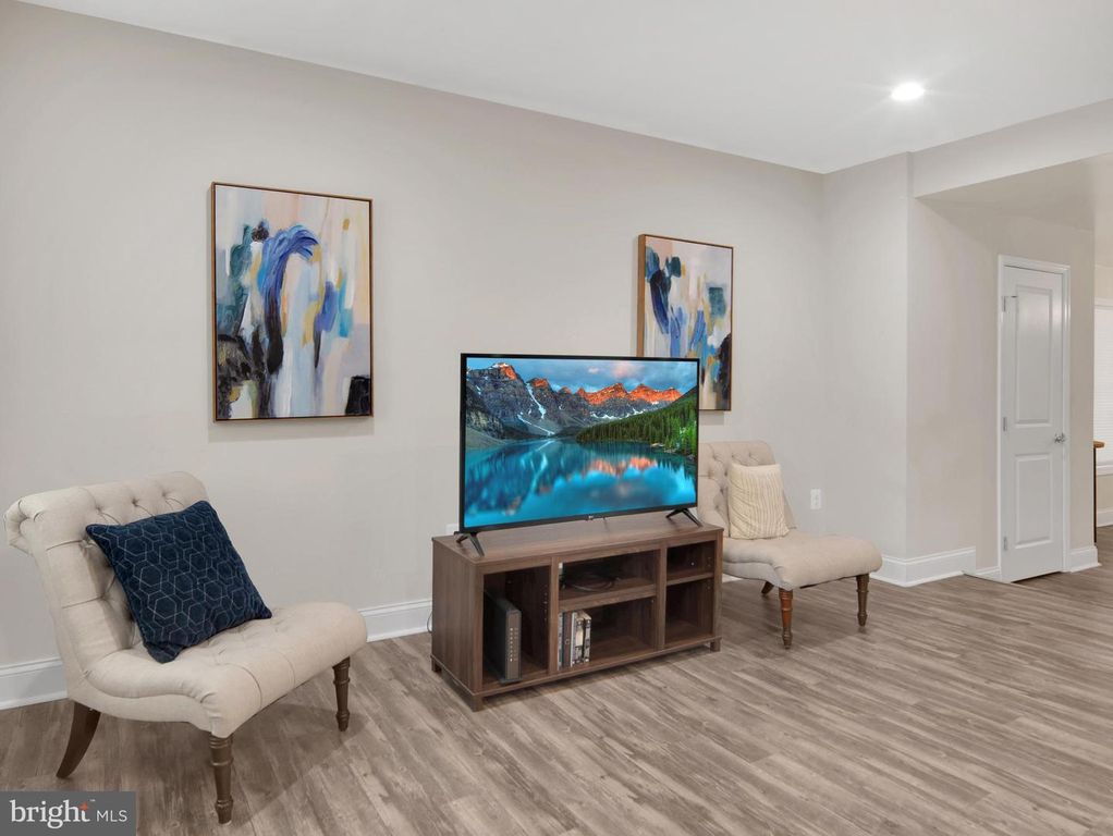 Image 4 of property listing at 118 W ALL SAINTS ST, Frederick, MD 21701