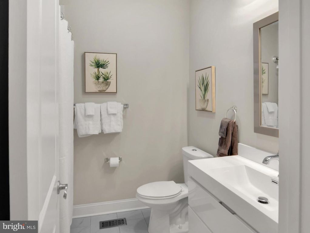 Image 9 of property listing at 118 W ALL SAINTS ST, Frederick, MD 21701