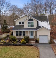 134 W Yaphank Road, Coram, NY 11727