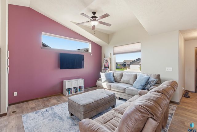 4217 W 90th St Street, Sioux Falls, SD 57108