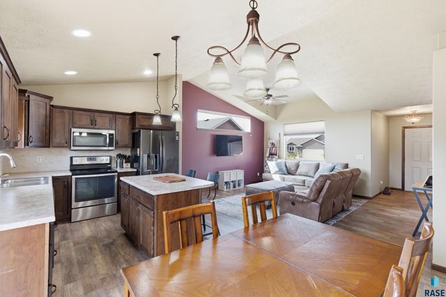 4217 W 90th St Street, Sioux Falls, SD 57108