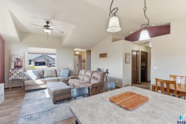 4217 W 90th St Street, Sioux Falls, SD 57108