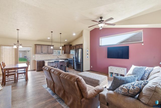4217 W 90th St Street, Sioux Falls, SD 57108