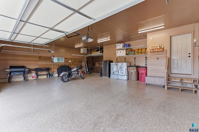 4217 W 90th St Street, Sioux Falls, SD 57108