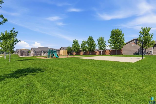 4217 W 90th St Street, Sioux Falls, SD 57108