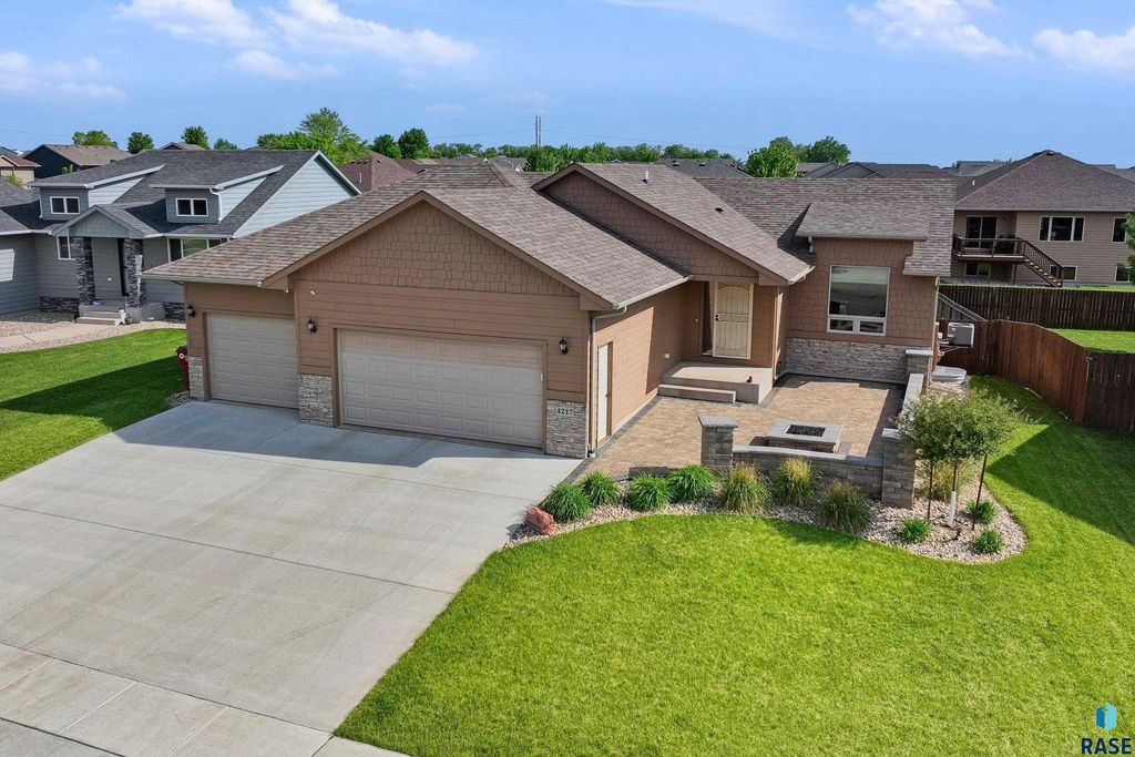 4217 W 90th St Street, Sioux Falls, SD 57108