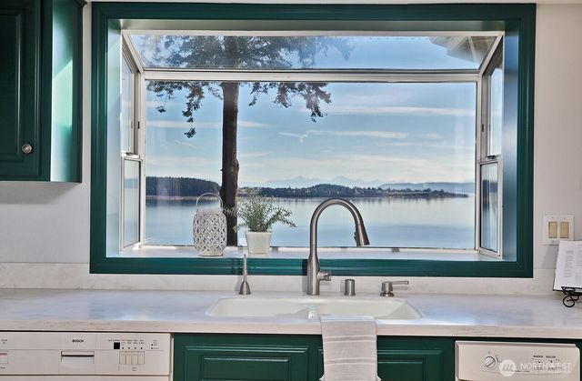 2820 SW Scenic Heights Street, Oak Harbor, WA 98277