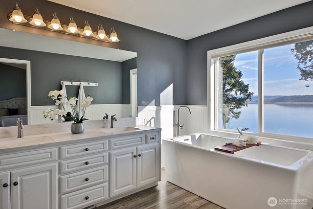 2820 SW Scenic Heights Street, Oak Harbor, WA 98277