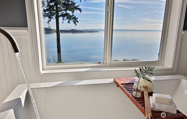 2820 SW Scenic Heights Street, Oak Harbor, WA 98277