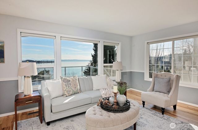 2820 SW Scenic Heights Street, Oak Harbor, WA 98277