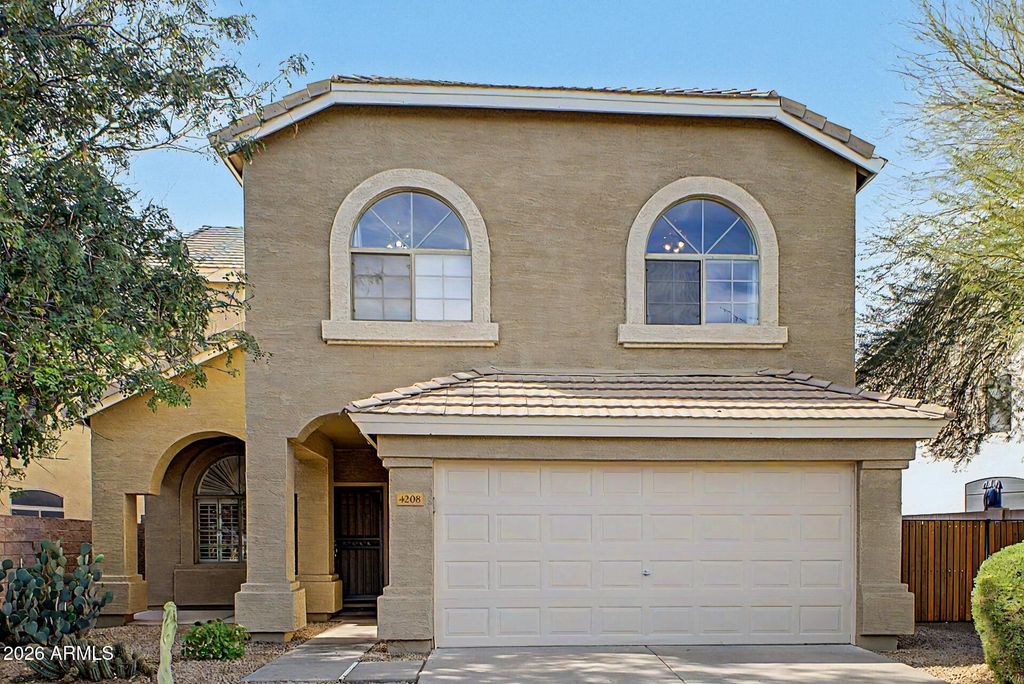 4208 E TETHER Trail, Phoenix, AZ 85050 — photo 2