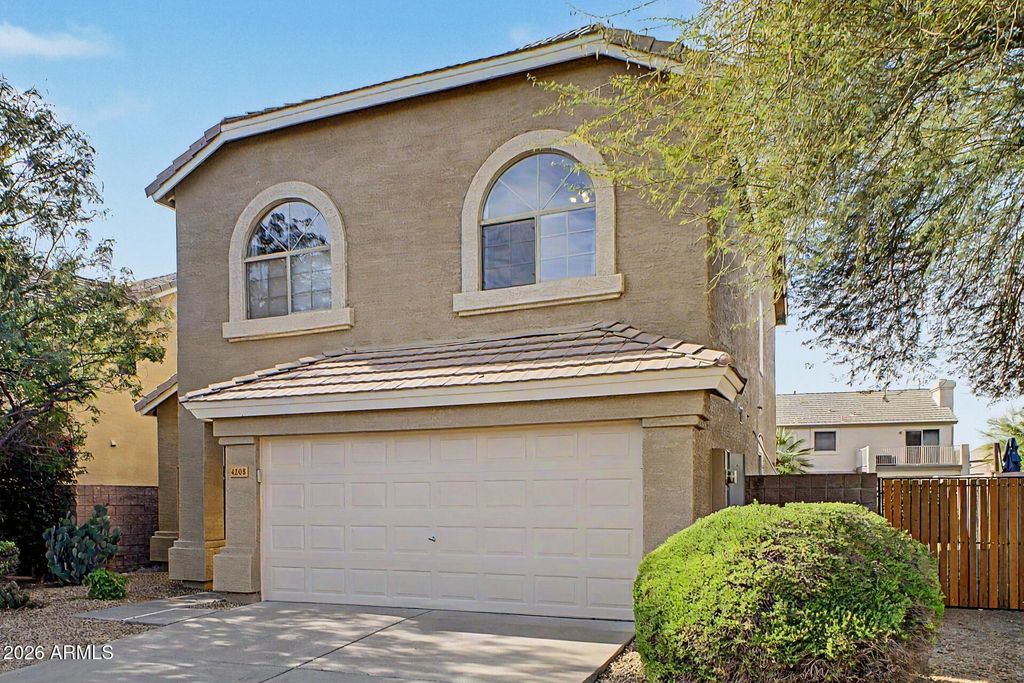 4208 E TETHER Trail, Phoenix, AZ 85050 — photo 4