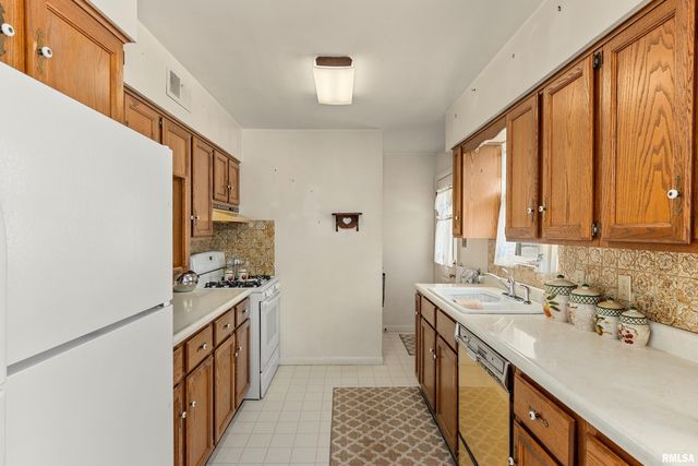 1515 W SUNNYVIEW Drive, Peoria, IL 61614