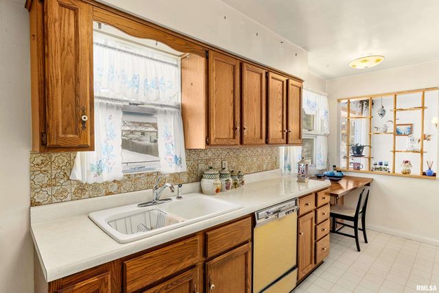 1515 W SUNNYVIEW Drive, Peoria, IL 61614