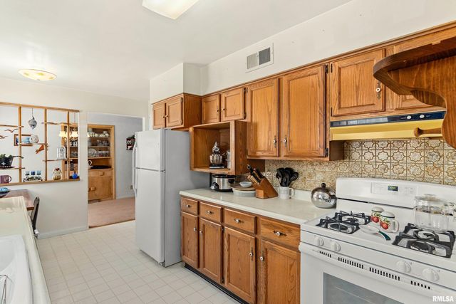 1515 W SUNNYVIEW Drive, Peoria, IL 61614