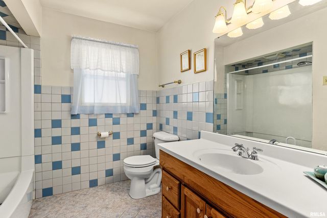 1515 W SUNNYVIEW Drive, Peoria, IL 61614