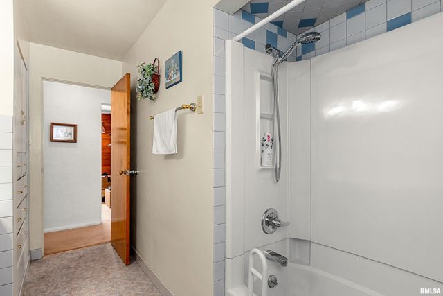 1515 W SUNNYVIEW Drive, Peoria, IL 61614