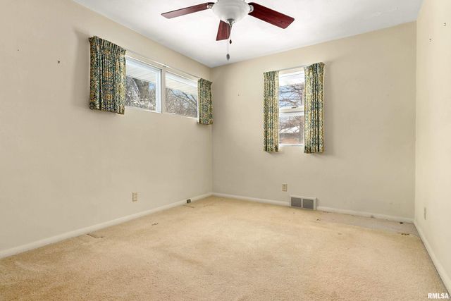 1515 W SUNNYVIEW Drive, Peoria, IL 61614