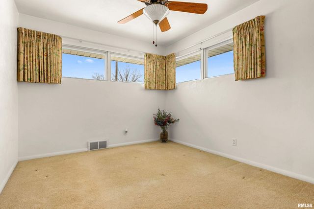 1515 W SUNNYVIEW Drive, Peoria, IL 61614