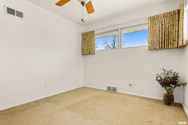 1515 W SUNNYVIEW Drive, Peoria, IL 61614