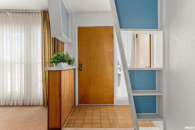 1515 W SUNNYVIEW Drive, Peoria, IL 61614