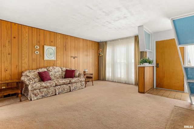 1515 W SUNNYVIEW Drive, Peoria, IL 61614