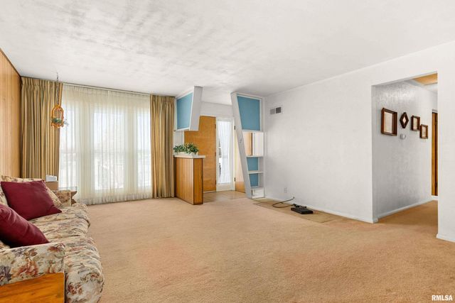 1515 W SUNNYVIEW Drive, Peoria, IL 61614