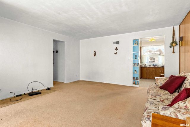 1515 W SUNNYVIEW Drive, Peoria, IL 61614