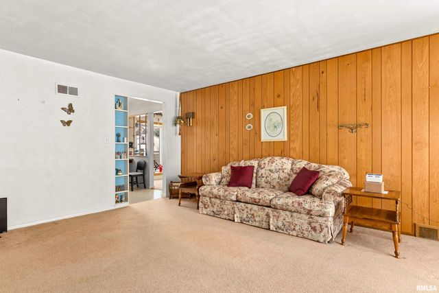 1515 W SUNNYVIEW Drive, Peoria, IL 61614