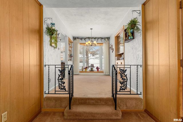 1515 W SUNNYVIEW Drive, Peoria, IL 61614