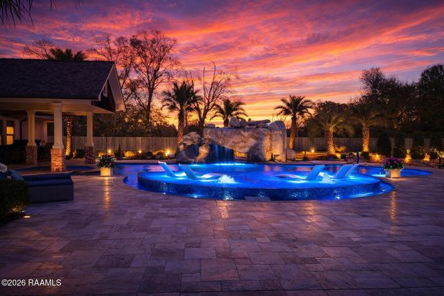 108 Red Robin Trail, Lafayette, LA 70508