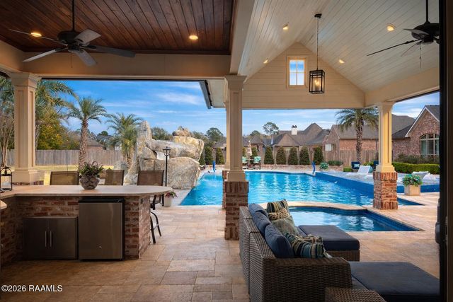 108 Red Robin Trail, Lafayette, LA 70508