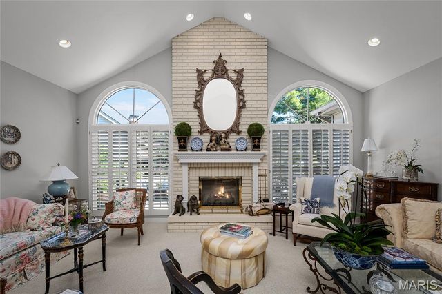 15339 Oaktree Estates Drive, Chesterfield, MO 63017