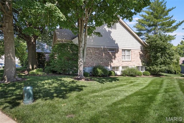 15339 Oaktree Estates Drive, Chesterfield, MO 63017