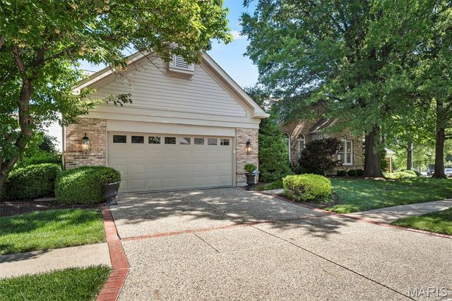15339 Oaktree Estates Drive, Chesterfield, MO 63017
