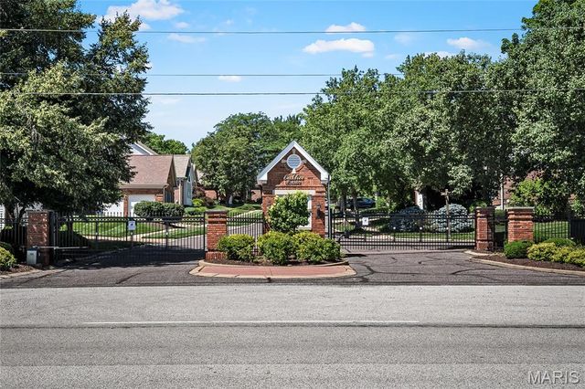 15339 Oaktree Estates Drive, Chesterfield, MO 63017