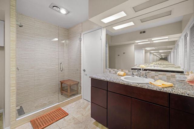 102 Canyon CIR W, Austin, TX 78746