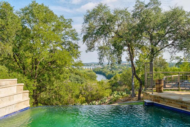 102 Canyon CIR W, Austin, TX 78746