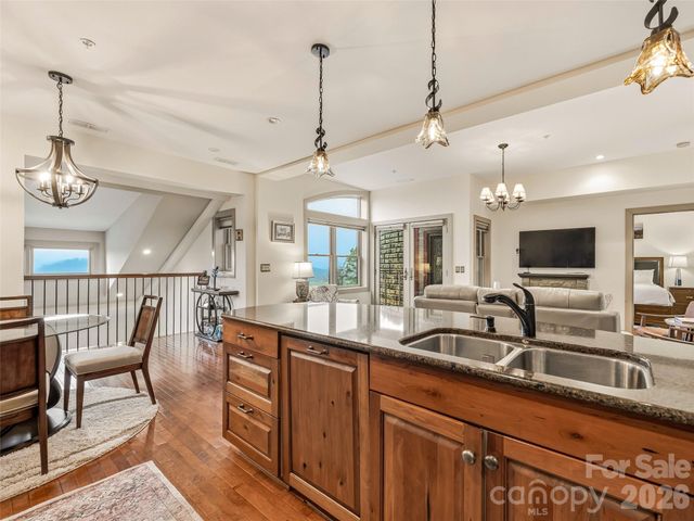 4 Chimney Crest Drive F, Asheville, NC 28806