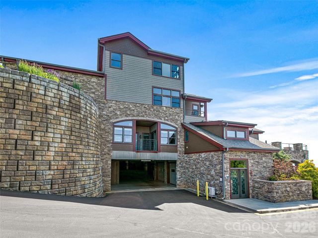 4 Chimney Crest Drive F, Asheville, NC 28806