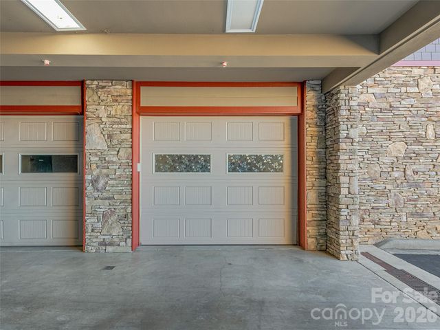 4 Chimney Crest Drive F, Asheville, NC 28806