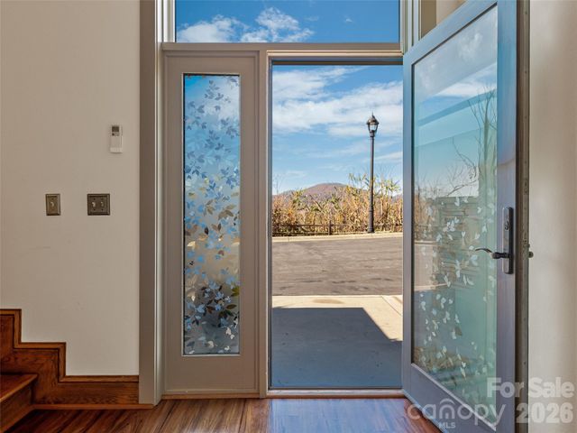 4 Chimney Crest Drive F, Asheville, NC 28806