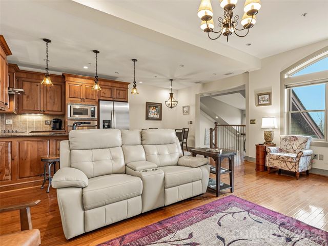 4 Chimney Crest Drive F, Asheville, NC 28806